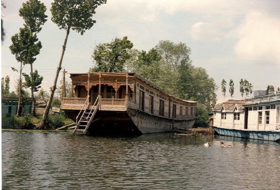 Kashmir Houseboat Pictures